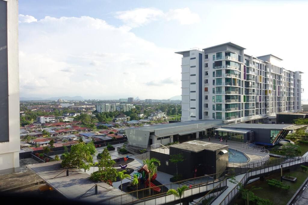 8Pax Cozy Home Stay Jazz Suites 1 Vivacity Kuching Sarawak 3Br Exterior foto